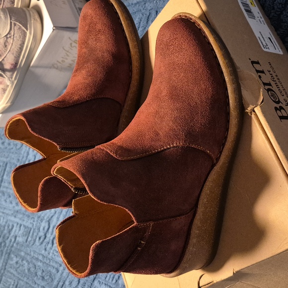 NIB Born Dark Red Viv Ankle Boot Sz 39-40 Sz 9 - Picture 4 of 8